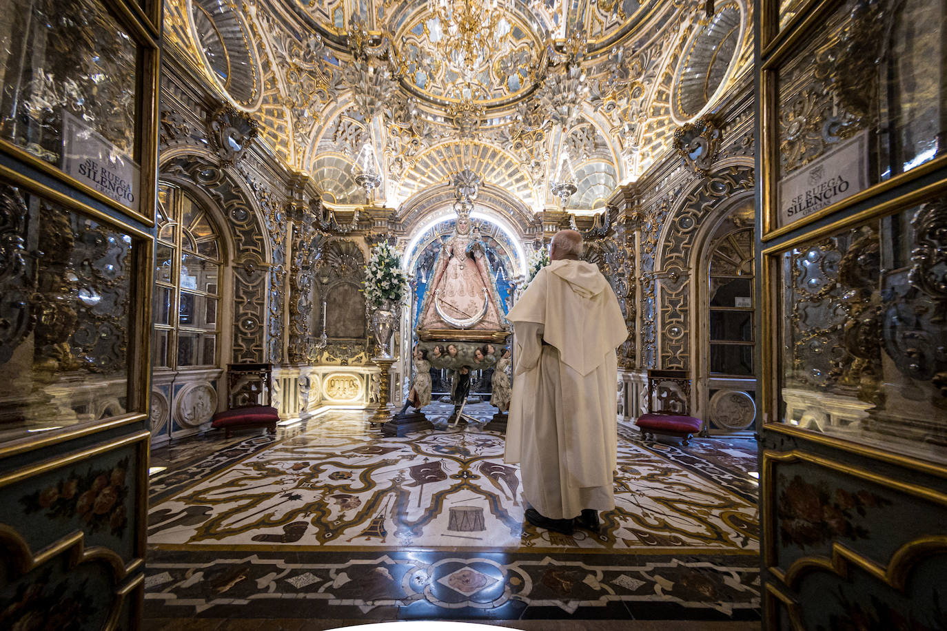 Las imágenes del espectacular camarín de la Virgen del Rosario de Granada