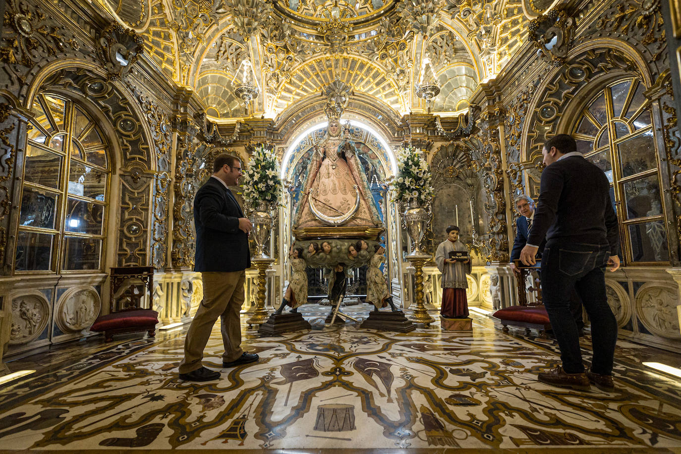 Las imágenes del espectacular camarín de la Virgen del Rosario de Granada