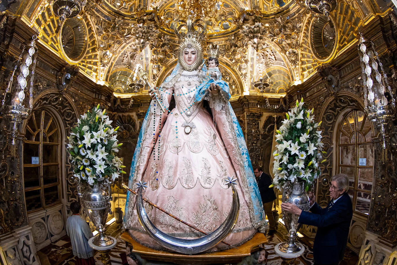 Las imágenes del espectacular camarín de la Virgen del Rosario de Granada