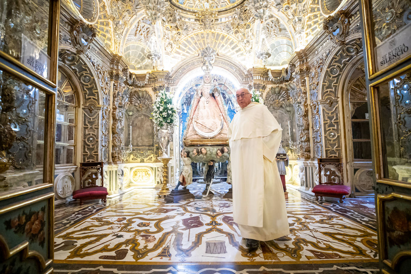 Las imágenes del espectacular camarín de la Virgen del Rosario de Granada