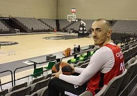 Jonathan Rousselle empieza a conocer el Palacio de los Deportes.