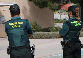 Dos agentes de la Guardia Civil en una imagen de archivo.