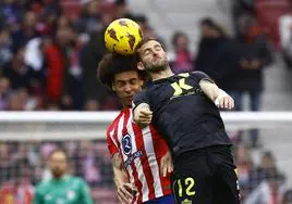 Leo Baptistao, que supera a Witsel, hizo el gol del honor.