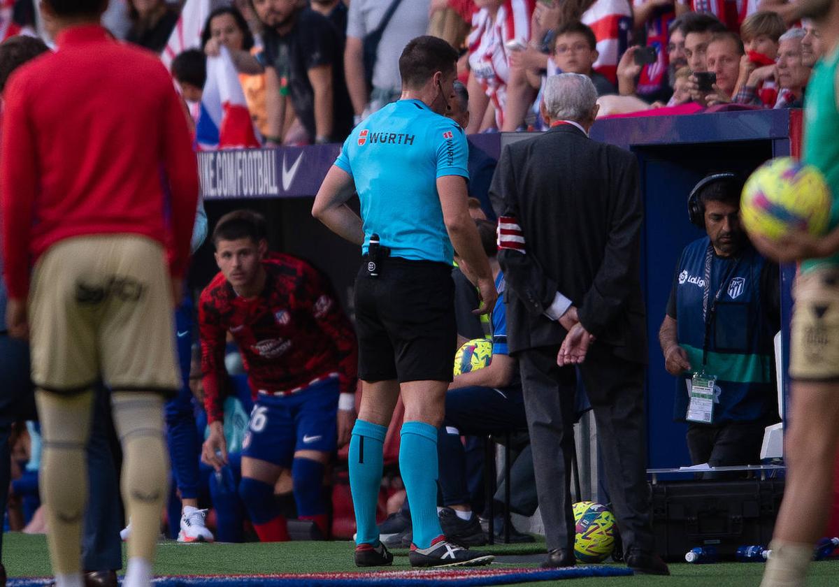 Díaz de Mera hace magia en el último duelo y convierte un penalti a favor de la UDA en fuera de juego.