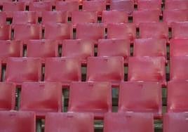 La grada vacía de Los Cármenes tras la suspensión del partido.