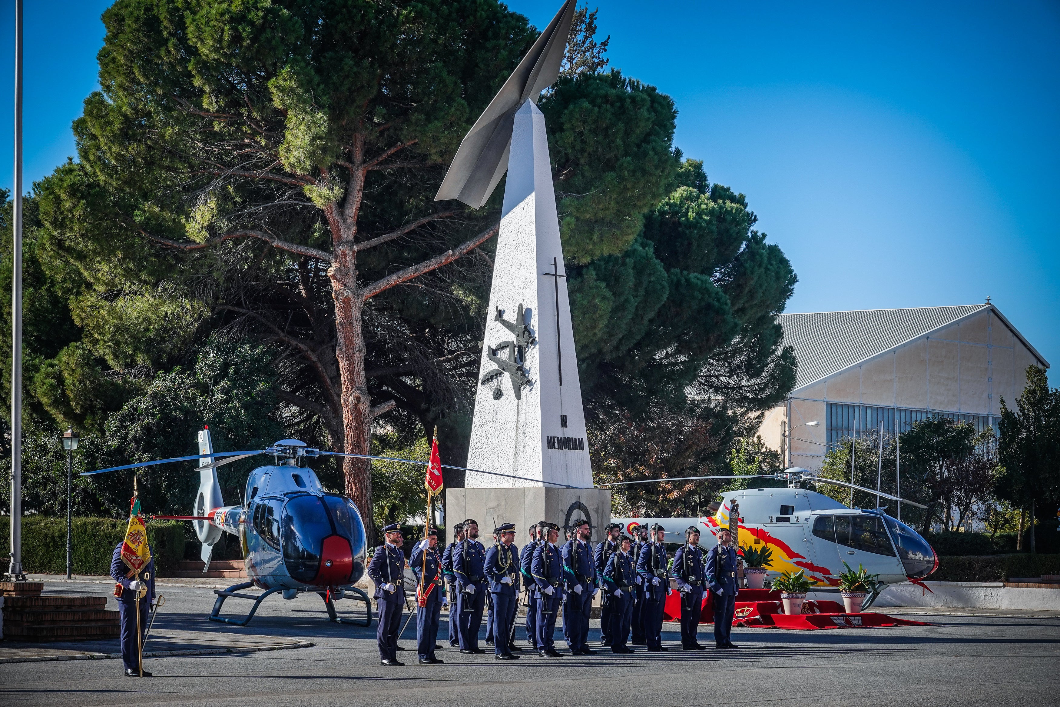 Ceremonia militar en la Base Áerea de Armilla por la patrona.