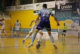 Josu Mendive encara a un adversario