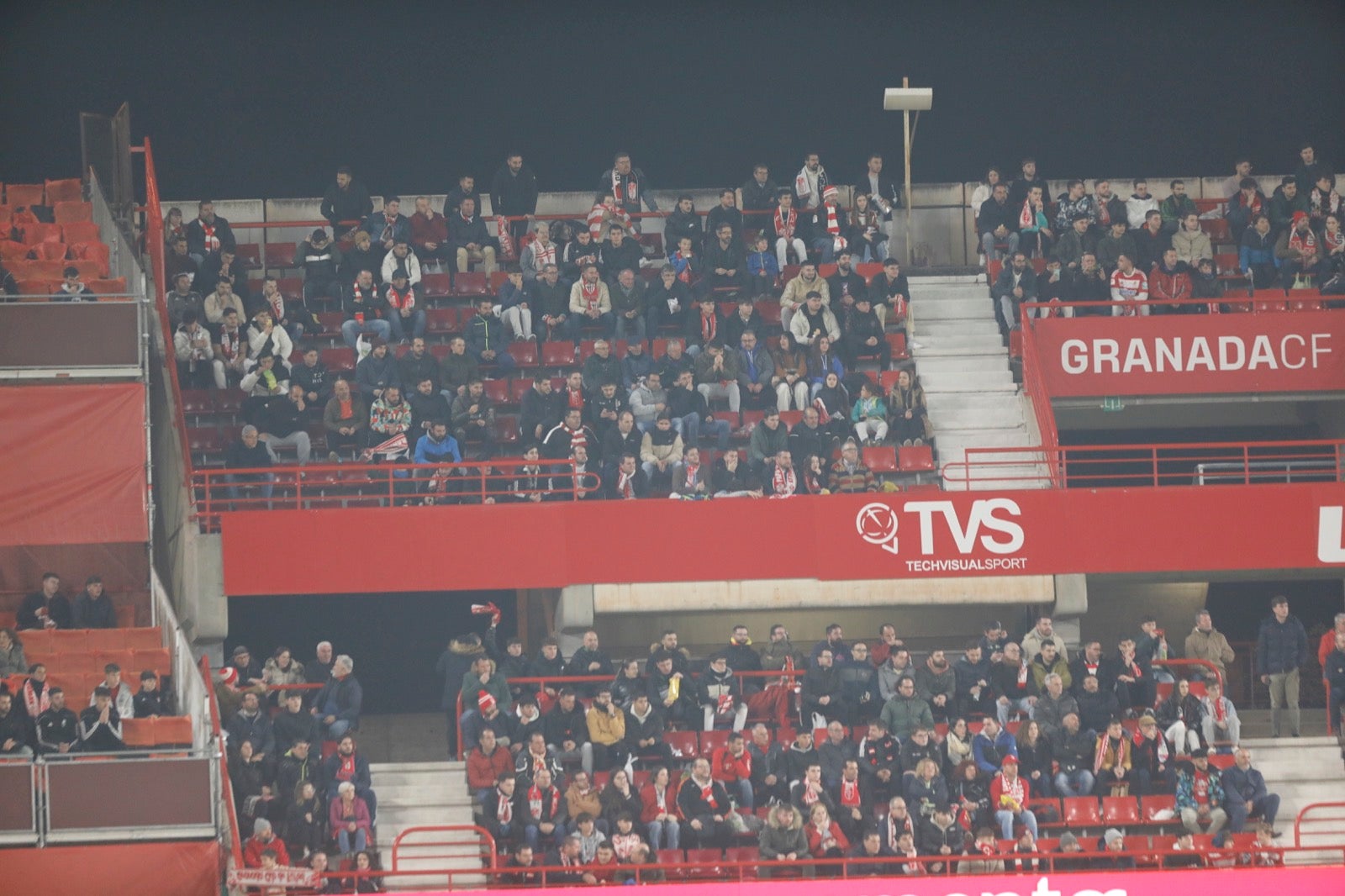 Encuéntrate en la grada en el Granada-Athletic