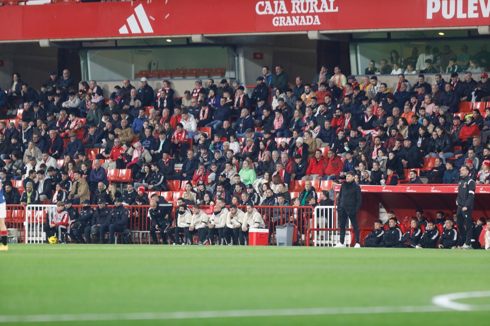Encuéntrate en la grada en el Granada-Athletic