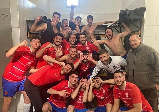 A la derecha, Miguel Heredia con el Cúllar Vega.