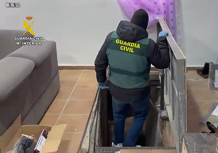 Zulo descubierto por la Guardia Civil en Moraleda de Zafayona.