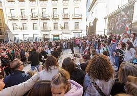 Un momento del acto en la plaza de las Pasiegas.