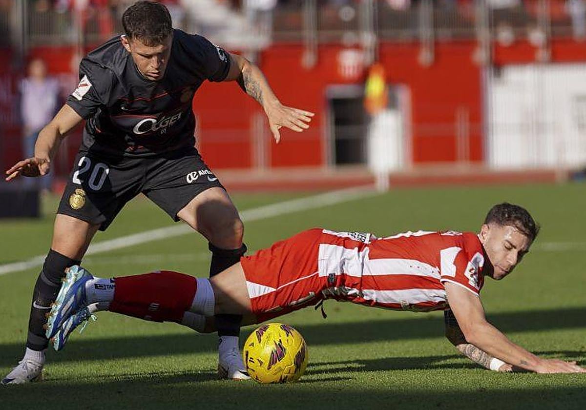 Gio González salta por encima de Adri Embarba.