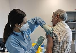 Andalucía volverá a vacunar sin cita frente a la gripe y Covid-19 los días 19, 20 y 21 de diciembre