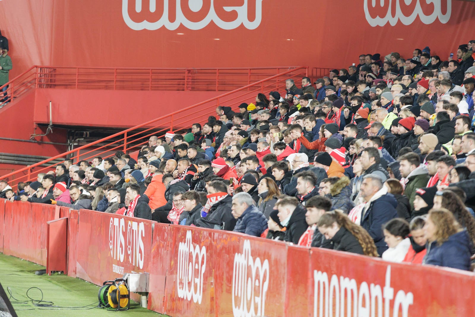 Encuéntrate en la grada en el Granada-Sevilla