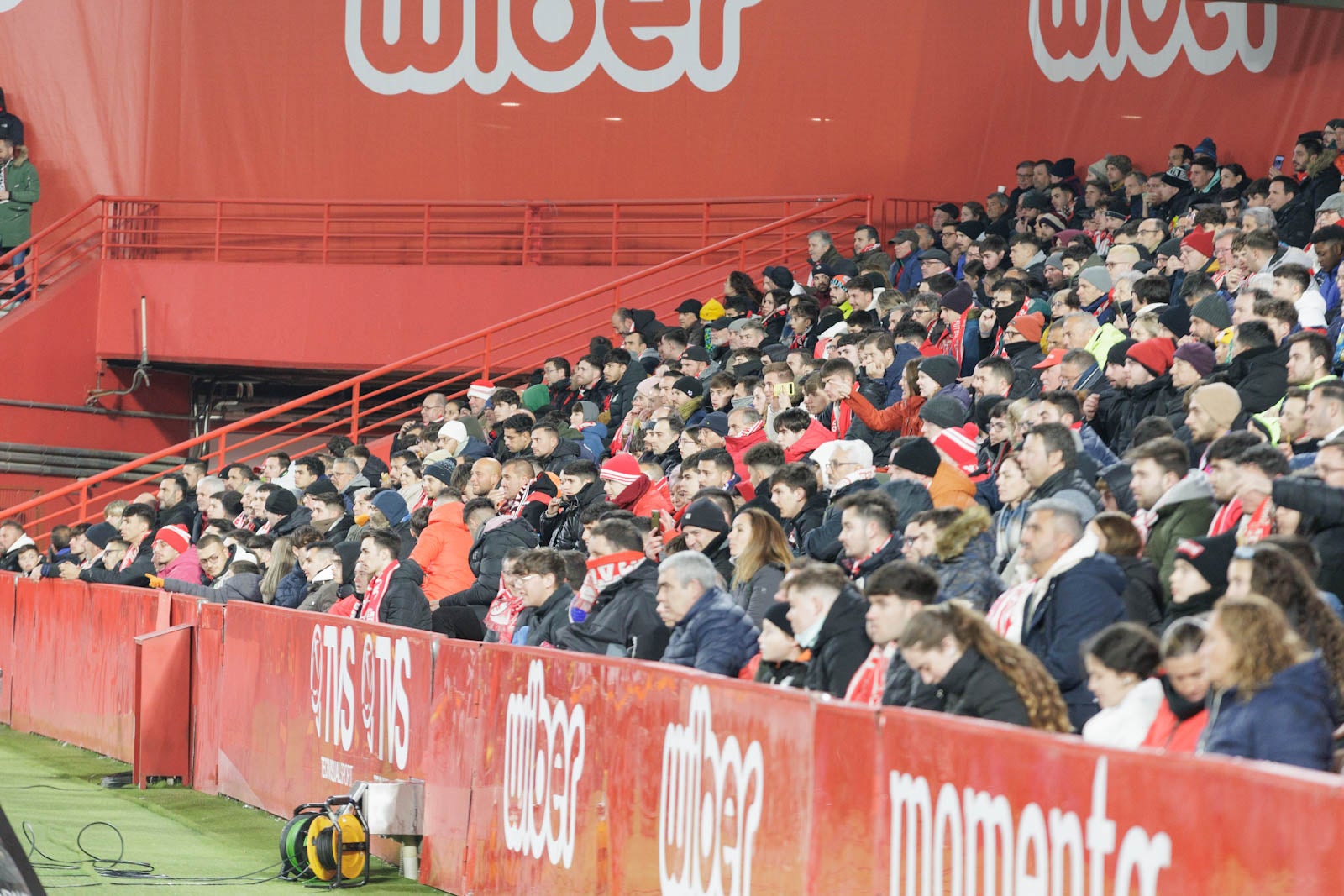 Encuéntrate en la grada en el Granada-Sevilla