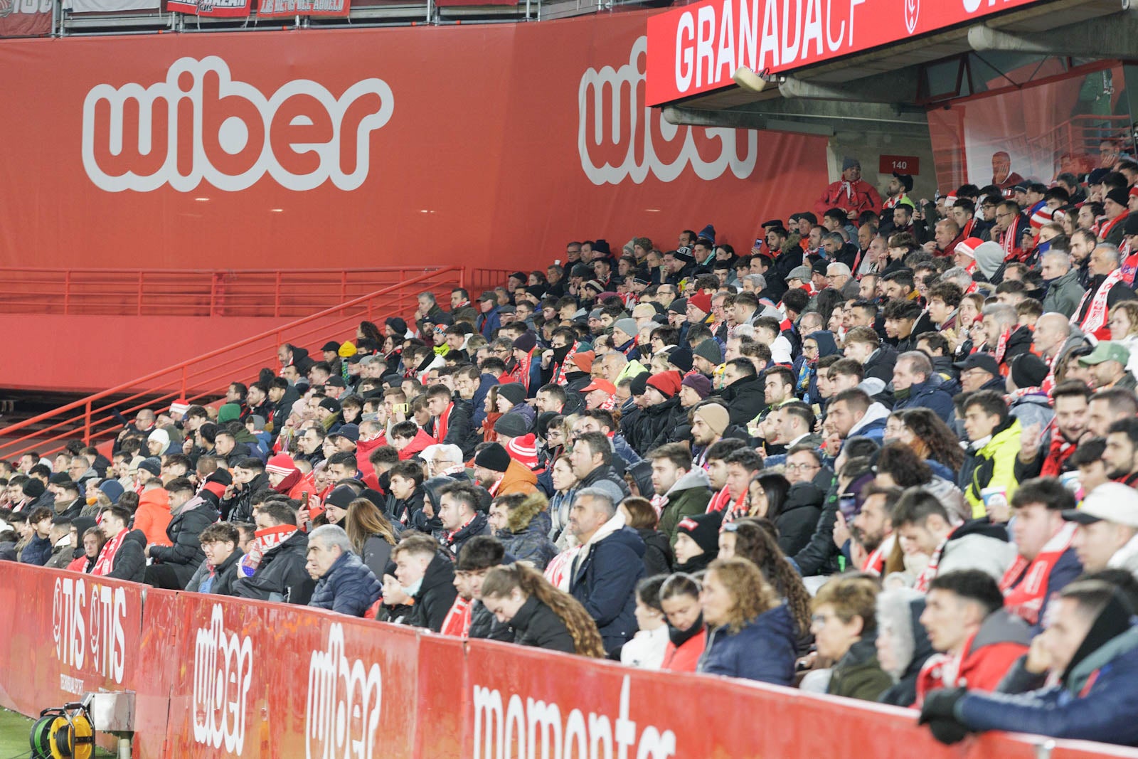 Encuéntrate en la grada en el Granada-Sevilla