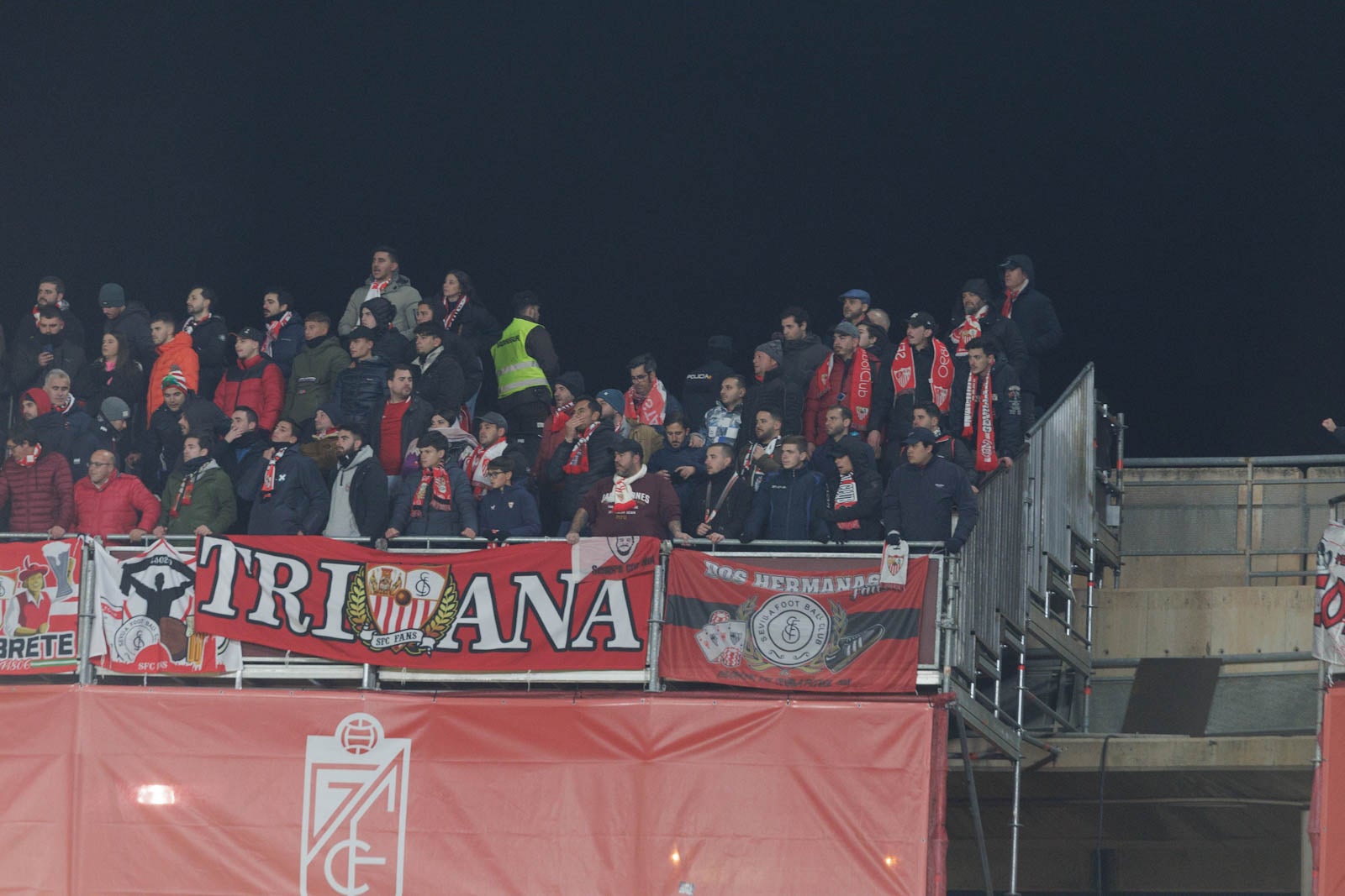 Encuéntrate en la grada en el Granada-Sevilla