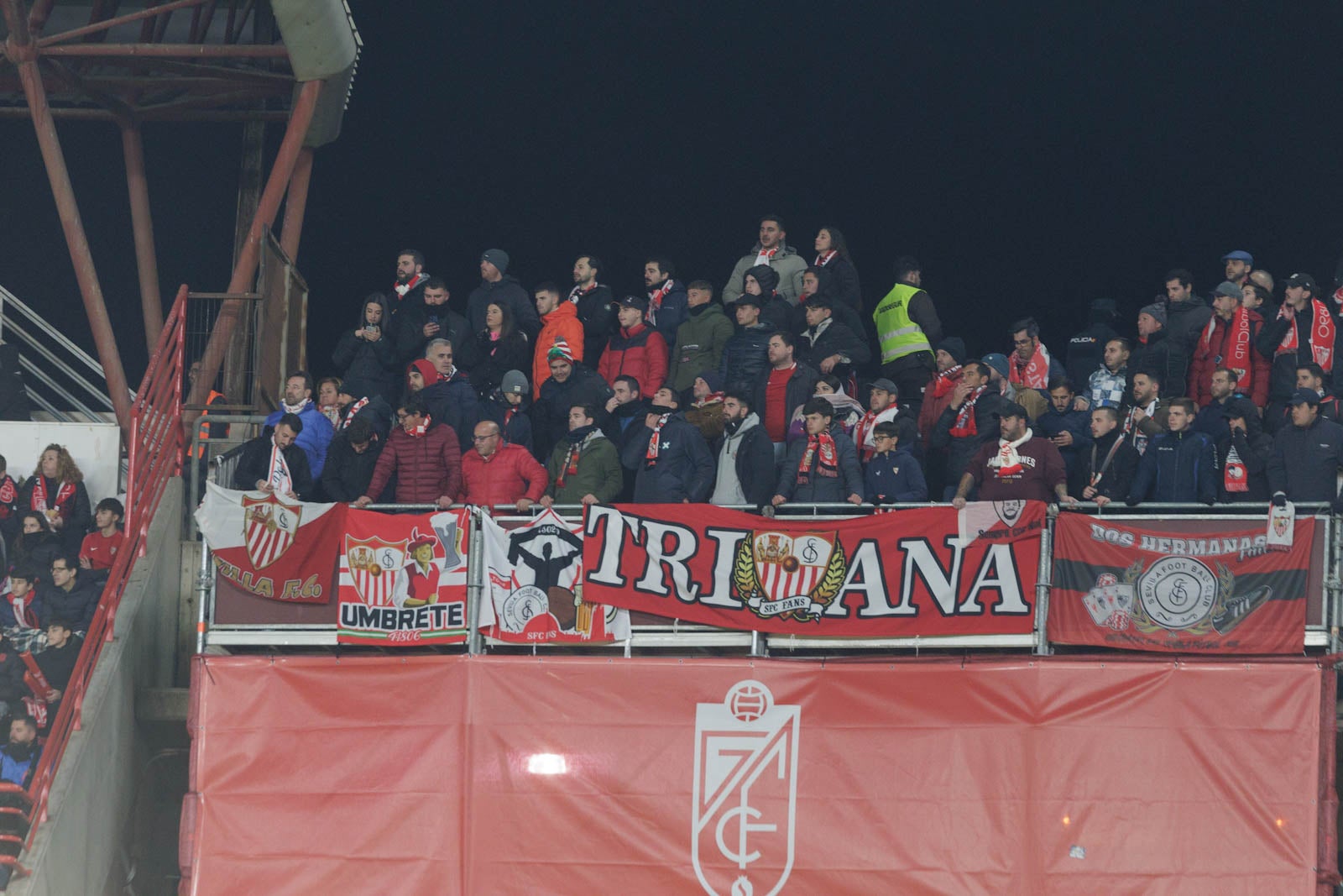 Encuéntrate en la grada en el Granada-Sevilla