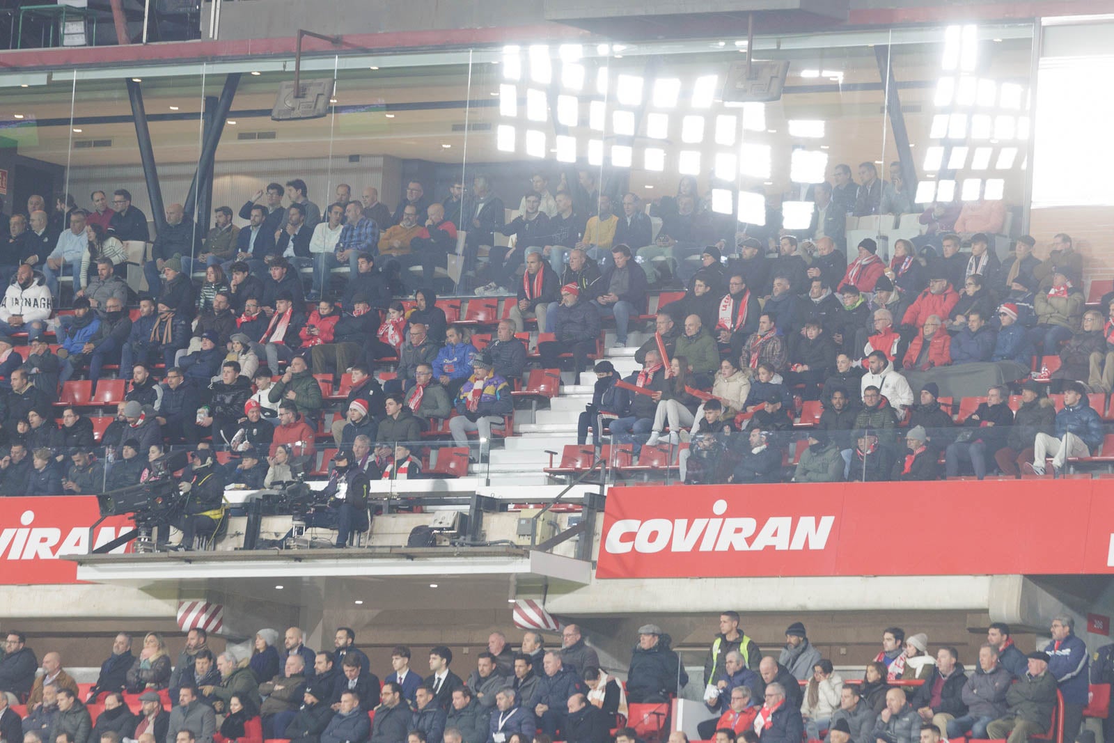 Encuéntrate en la grada en el Granada-Sevilla