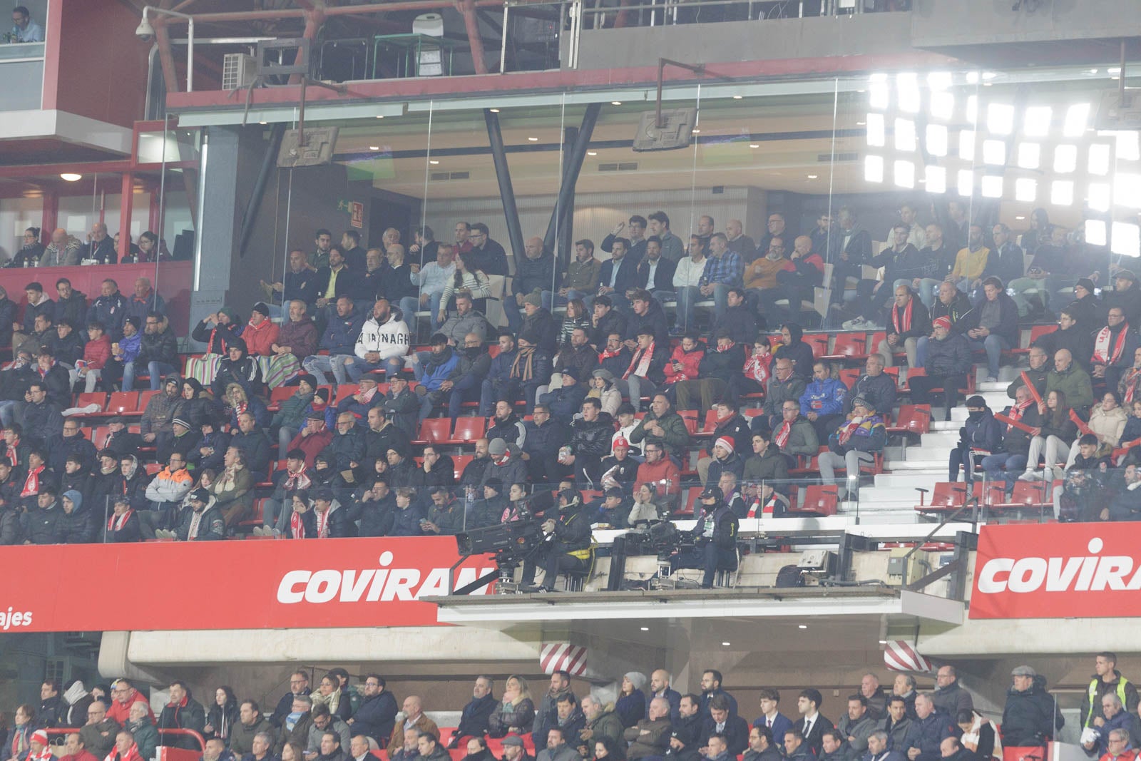 Encuéntrate en la grada en el Granada-Sevilla