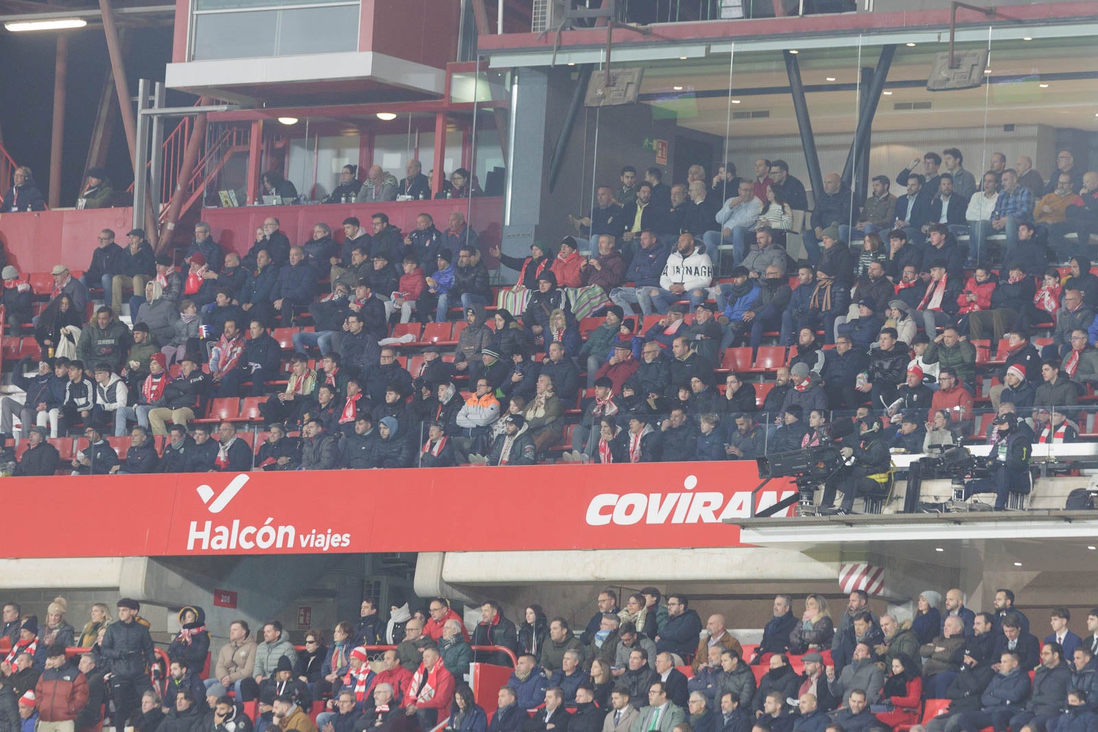 Encuéntrate en la grada en el Granada-Sevilla