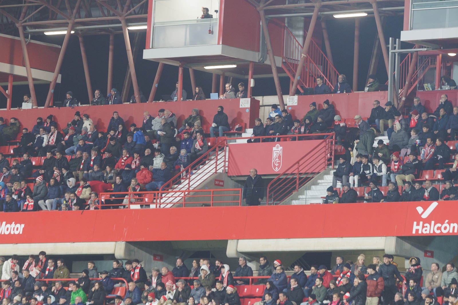 Encuéntrate en la grada en el Granada-Sevilla
