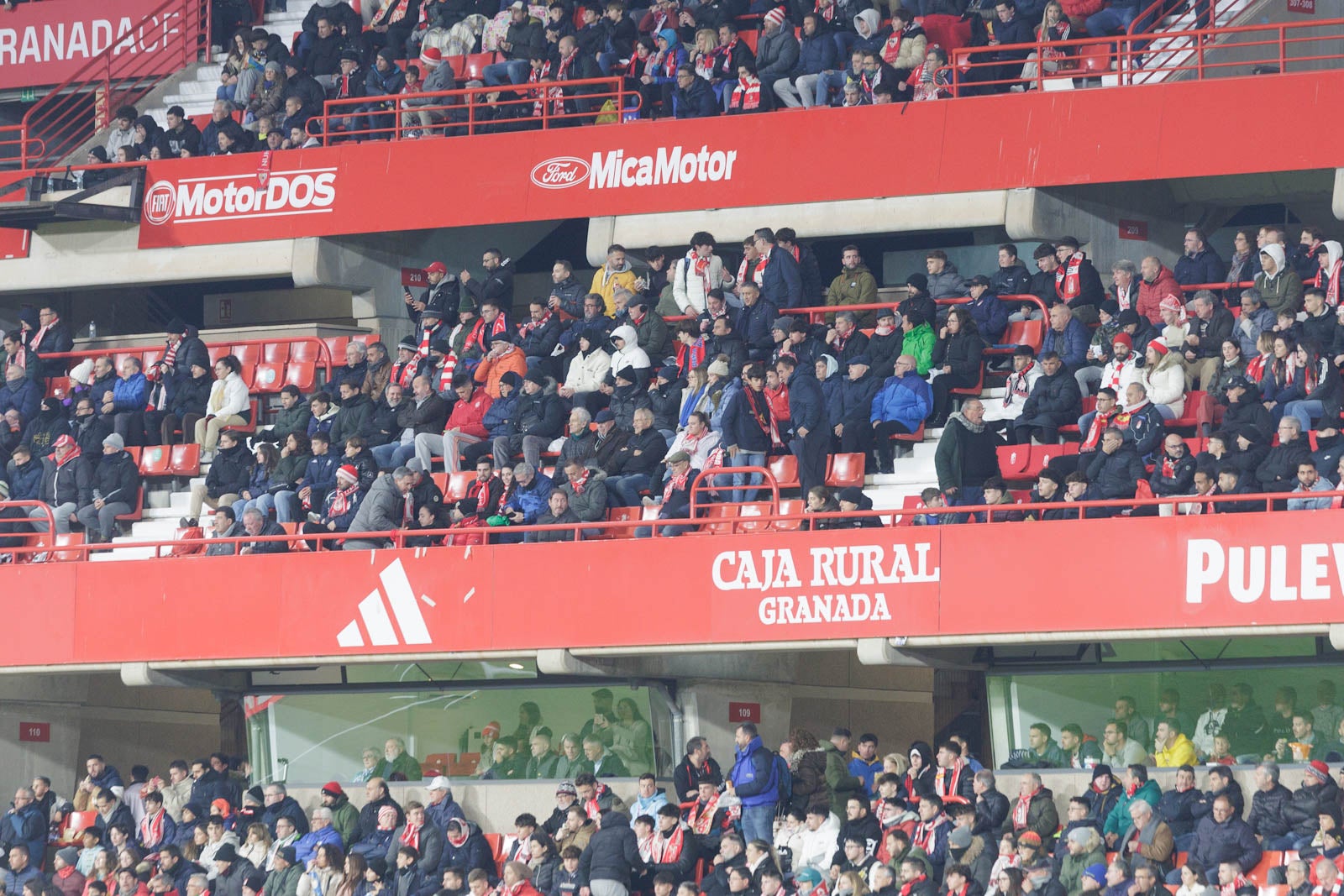 Encuéntrate en la grada en el Granada-Sevilla