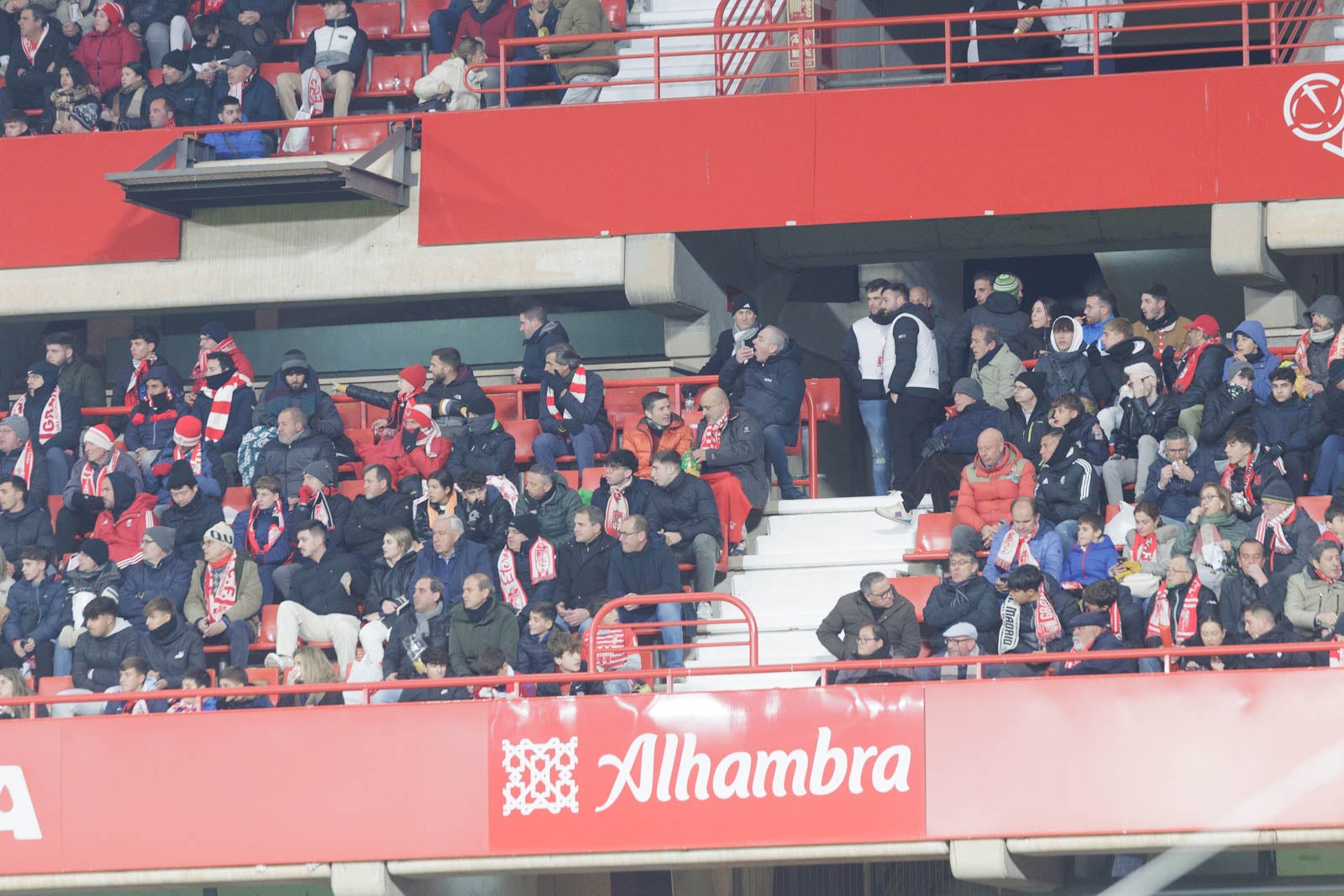 Encuéntrate en la grada en el Granada-Sevilla