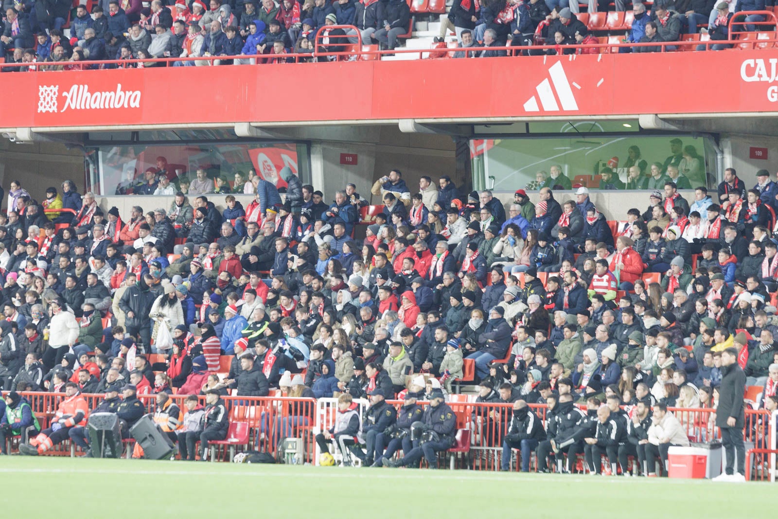 Encuéntrate en la grada en el Granada-Sevilla