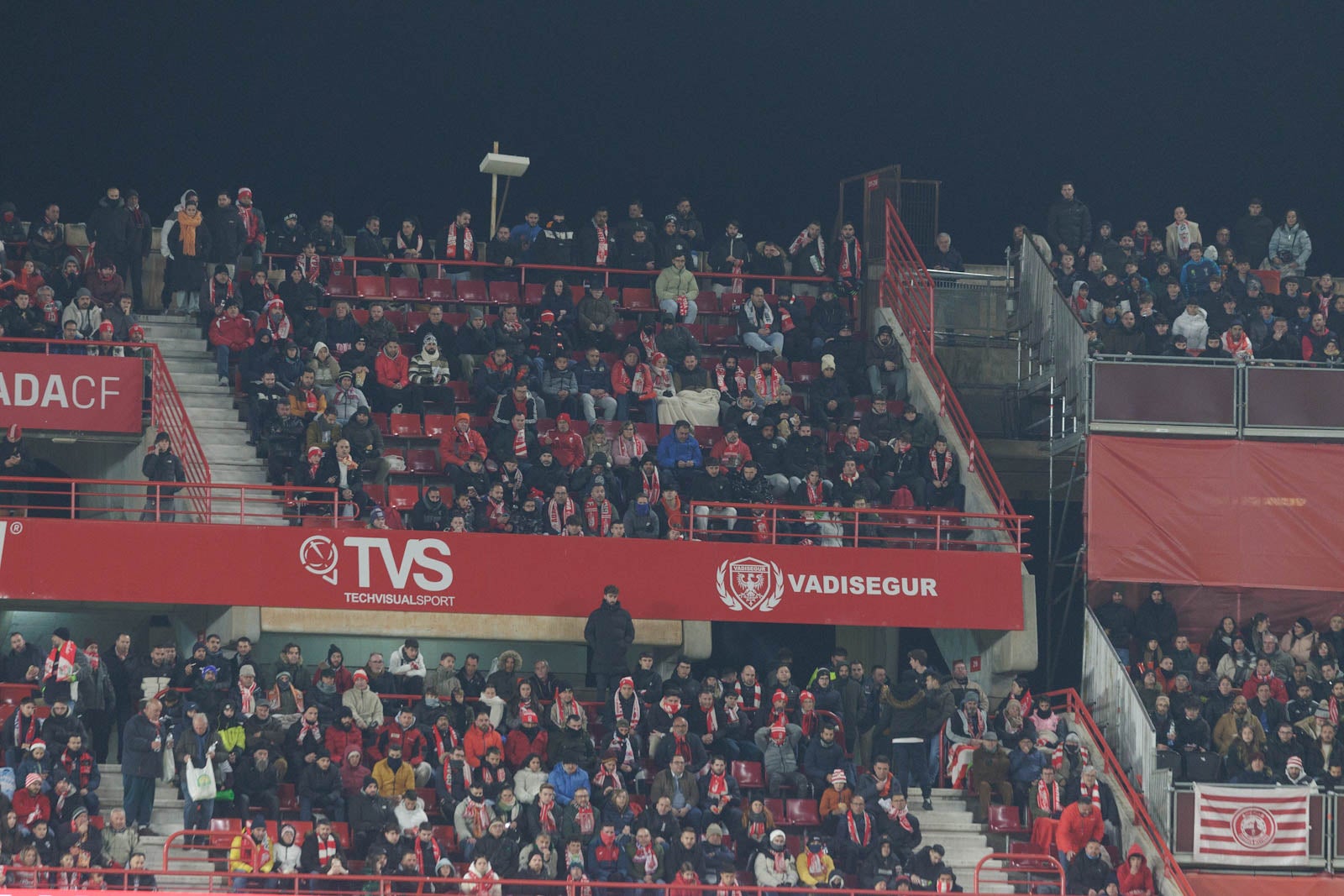 Encuéntrate en la grada en el Granada-Sevilla