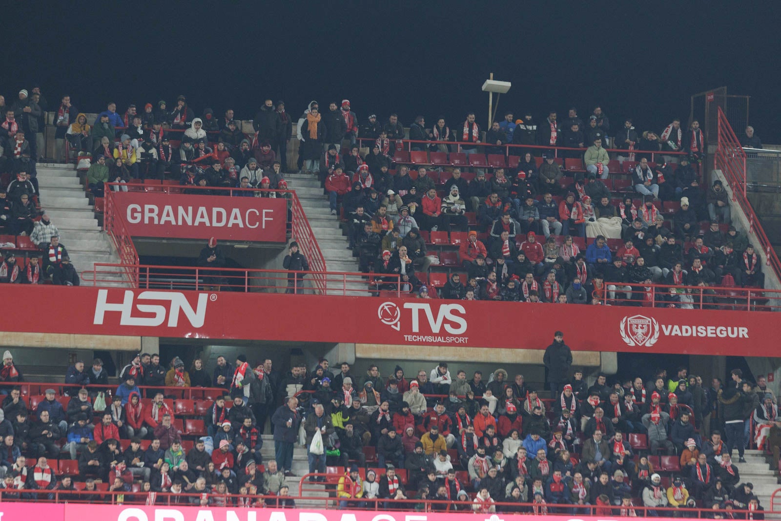 Encuéntrate en la grada en el Granada-Sevilla