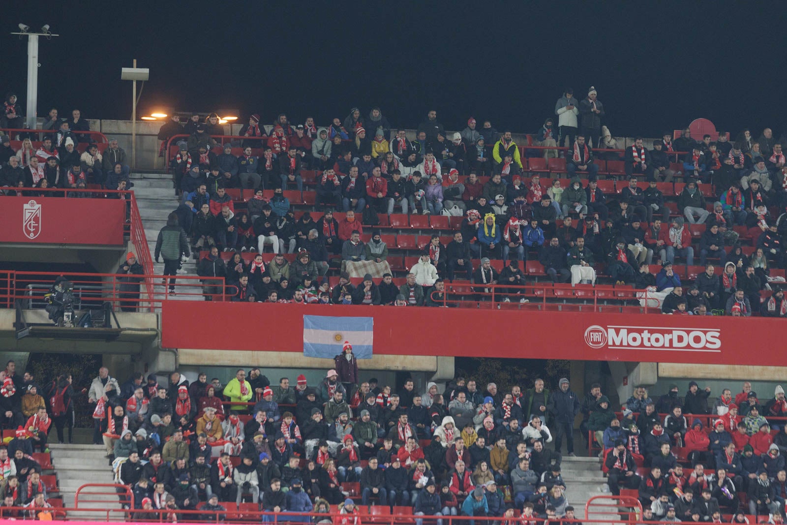 Encuéntrate en la grada en el Granada-Sevilla
