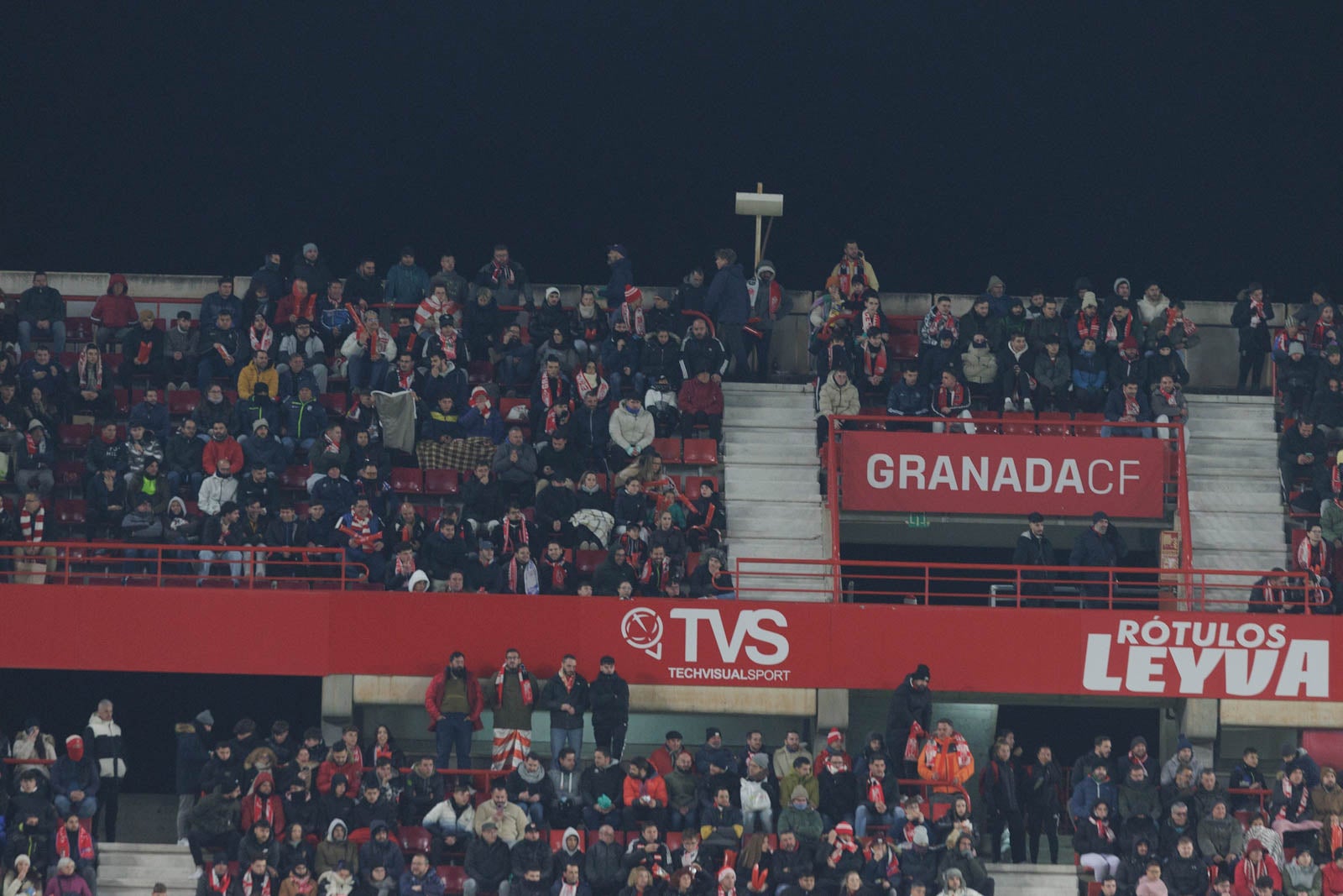 Encuéntrate en la grada en el Granada-Sevilla