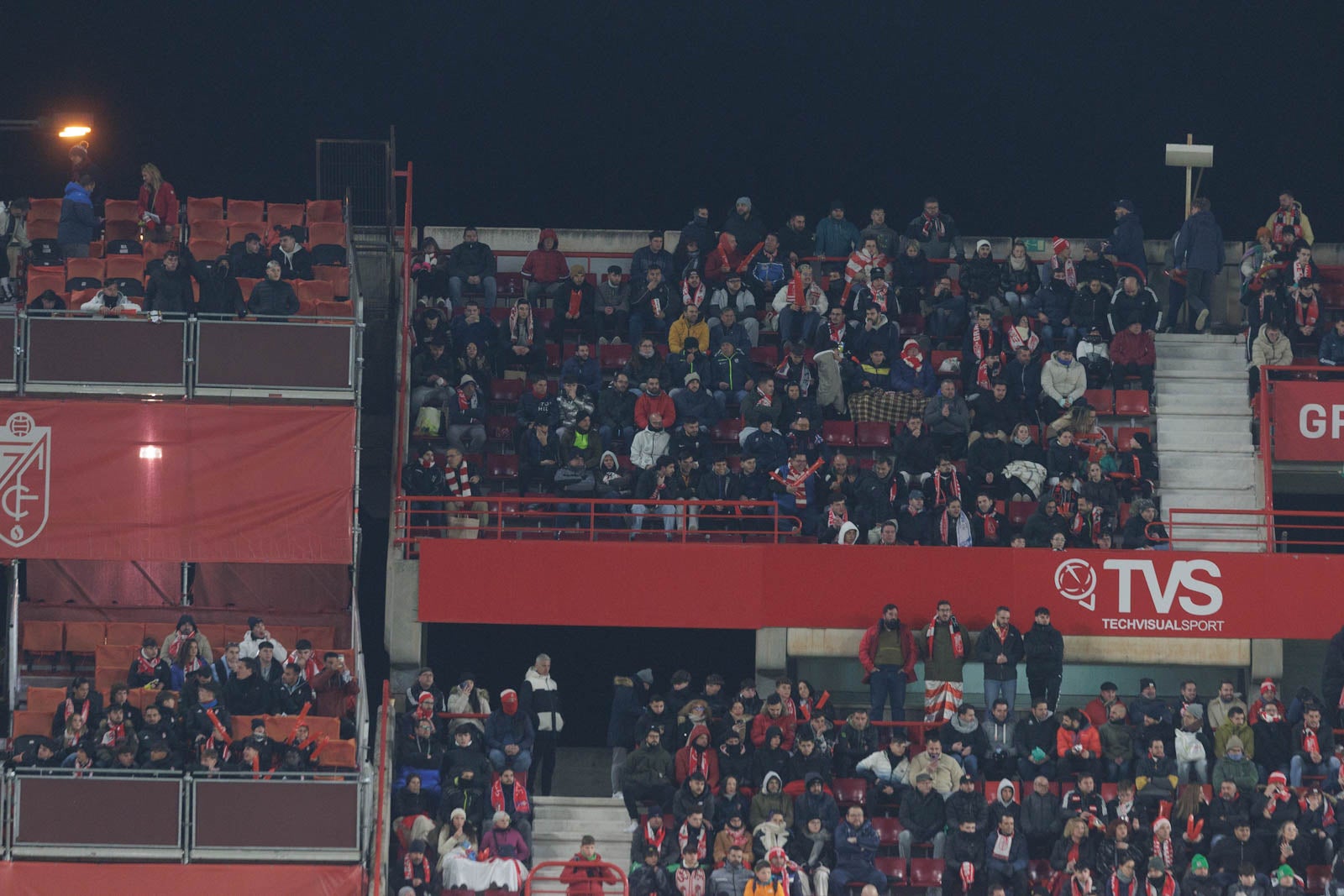 Encuéntrate en la grada en el Granada-Sevilla