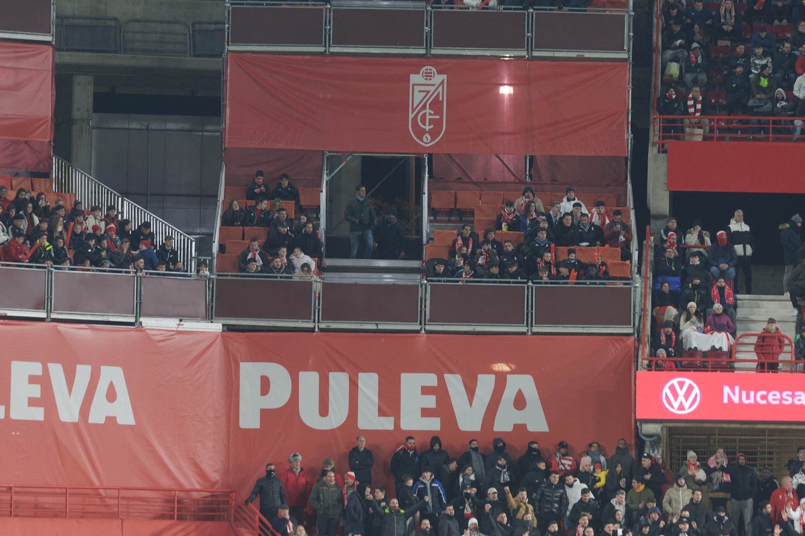 Encuéntrate en la grada en el Granada-Sevilla