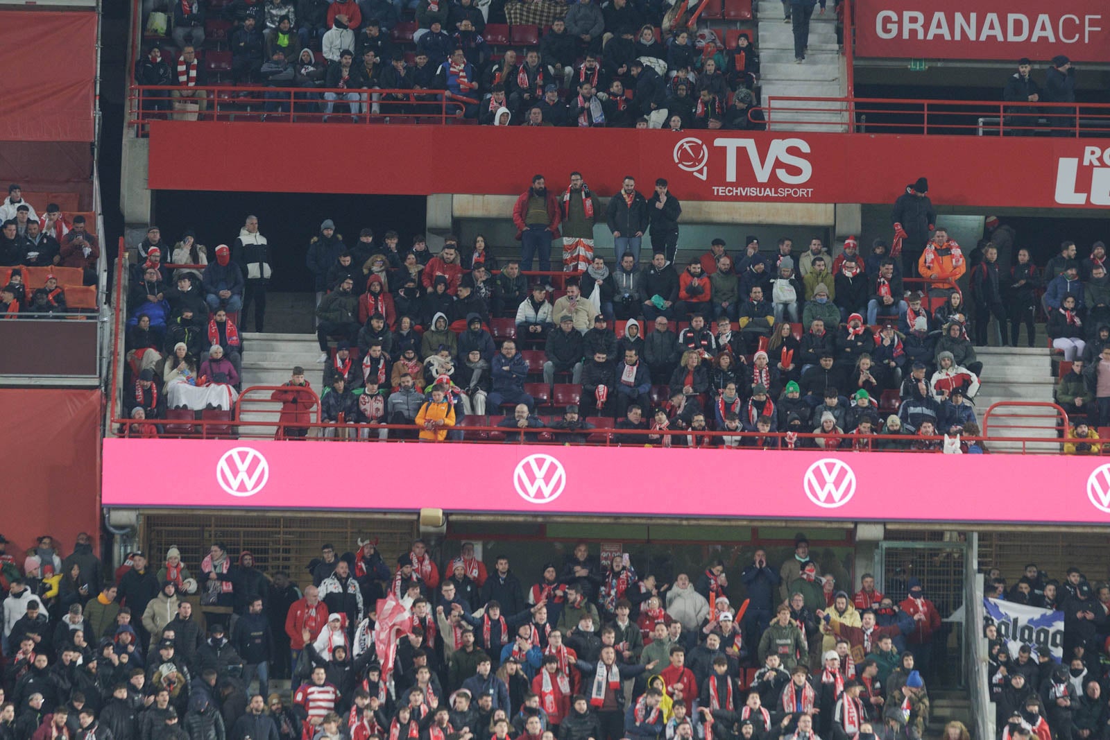 Encuéntrate en la grada en el Granada-Sevilla