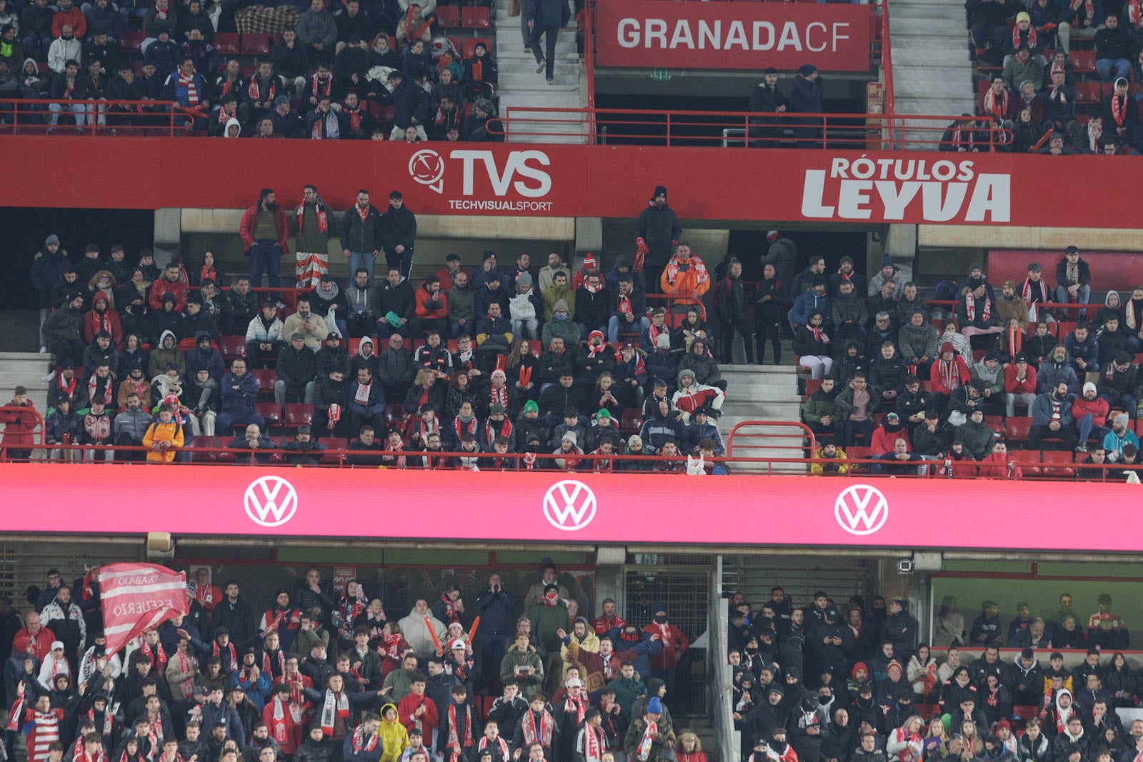 Encuéntrate en la grada en el Granada-Sevilla