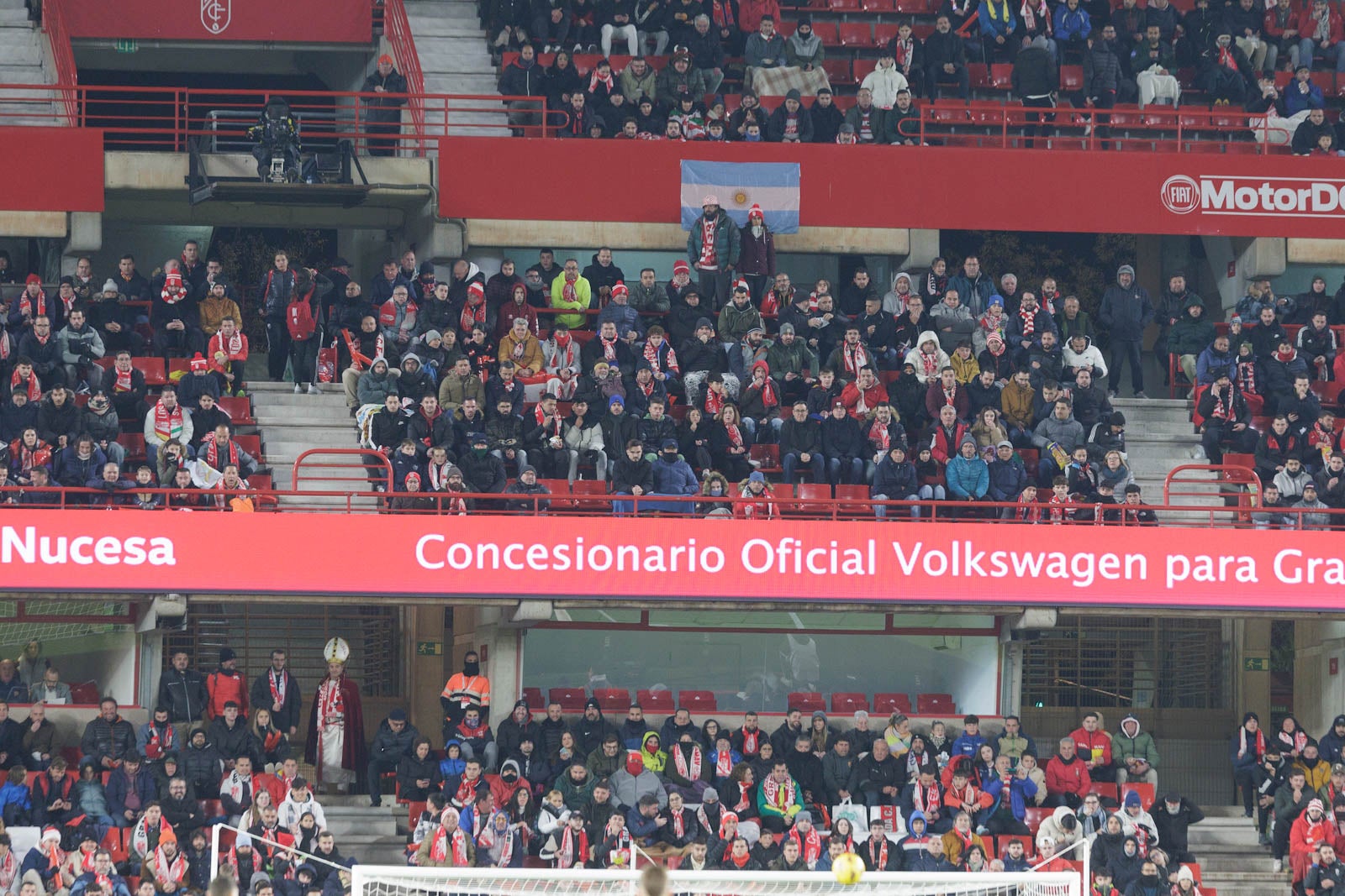 Encuéntrate en la grada en el Granada-Sevilla