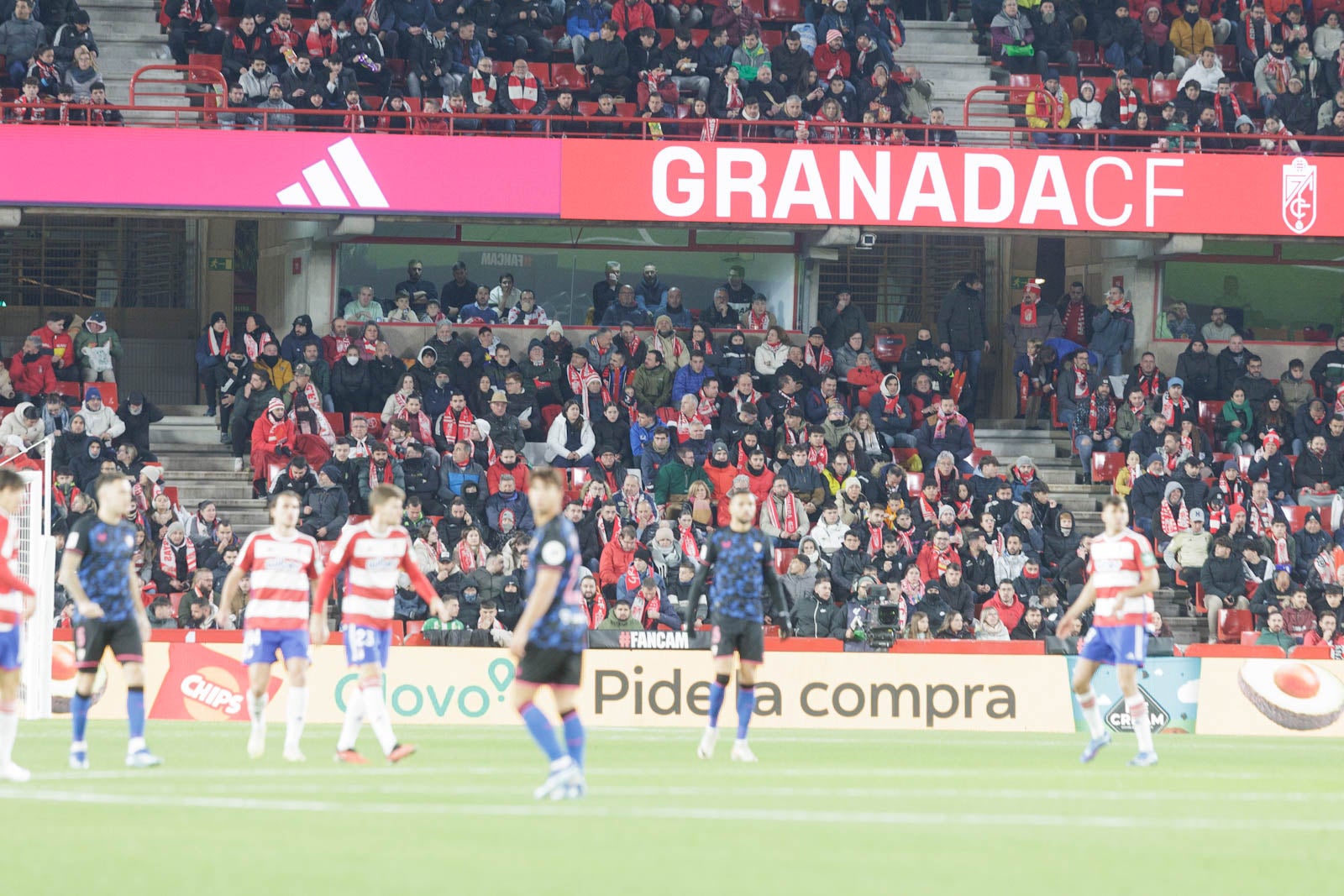Encuéntrate en la grada en el Granada-Sevilla