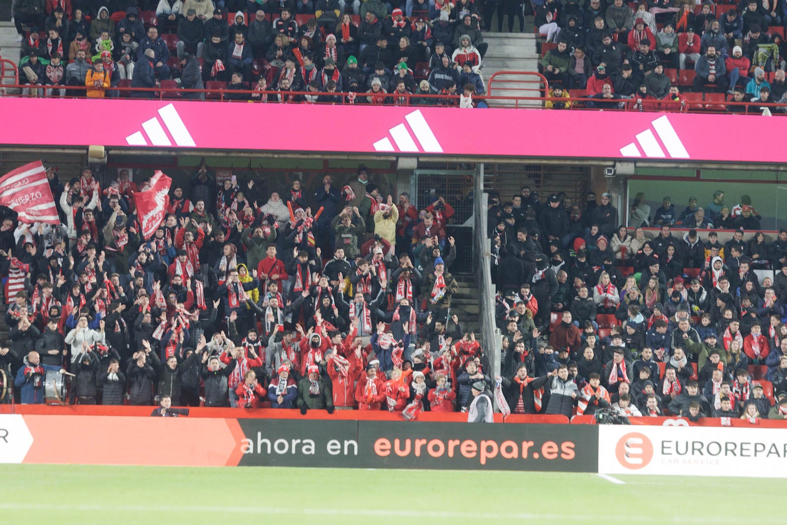 Encuéntrate en la grada en el Granada-Sevilla