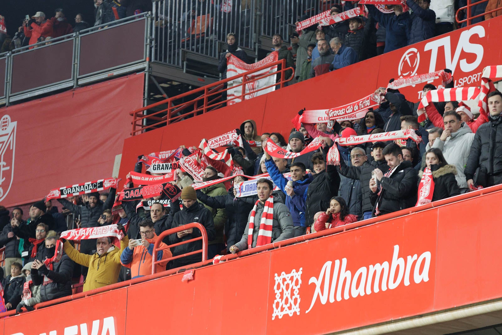 Encuéntrate en la grada en el Granada-Sevilla