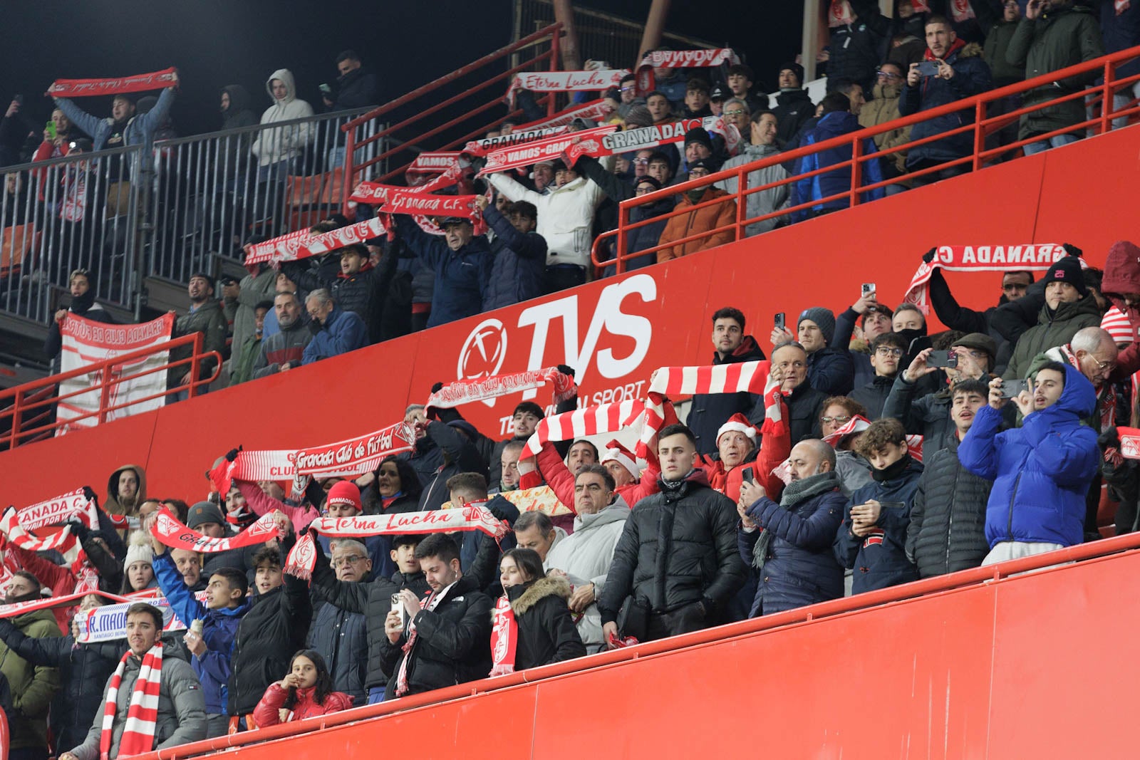 Encuéntrate en la grada en el Granada-Sevilla