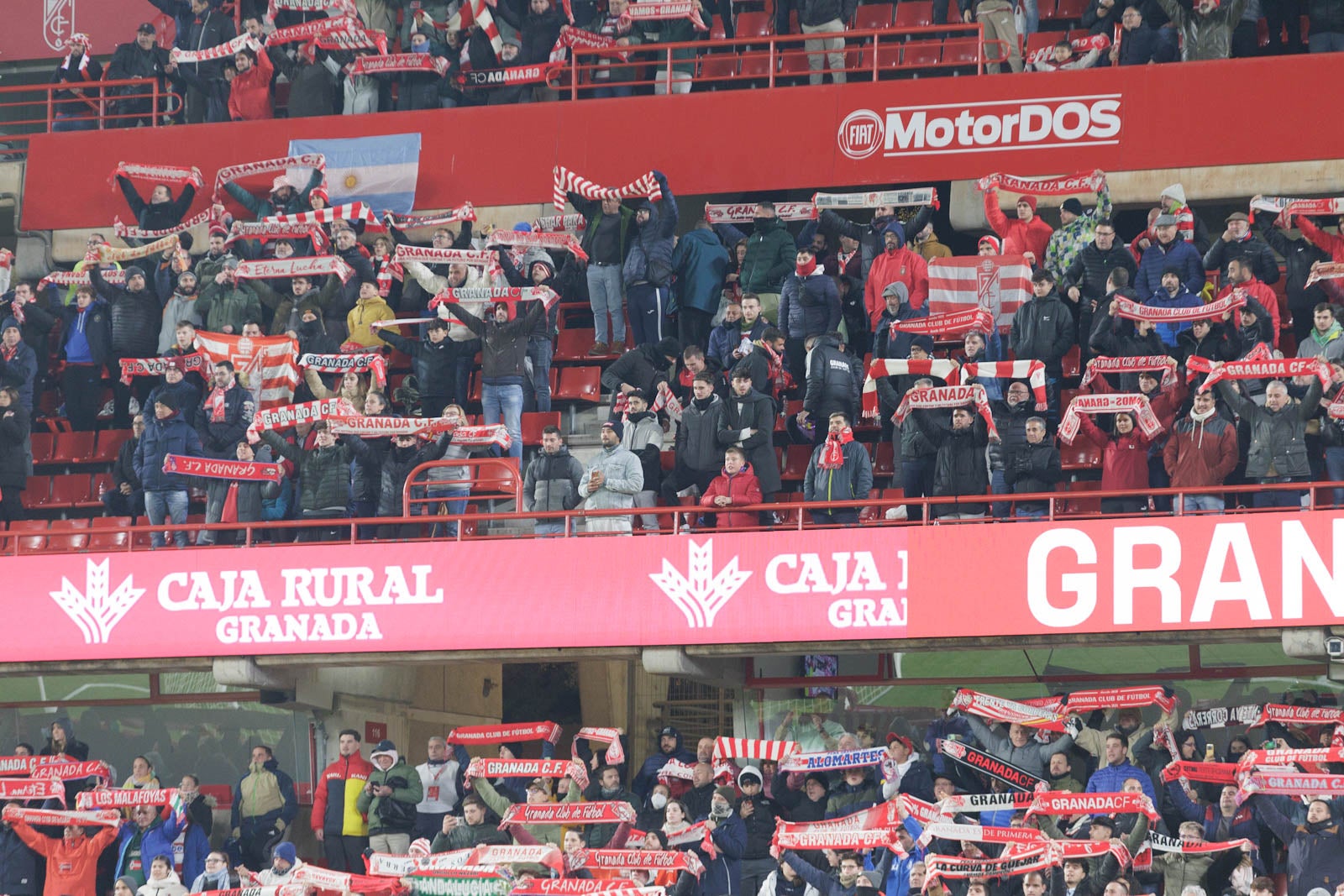 Encuéntrate en la grada en el Granada-Sevilla