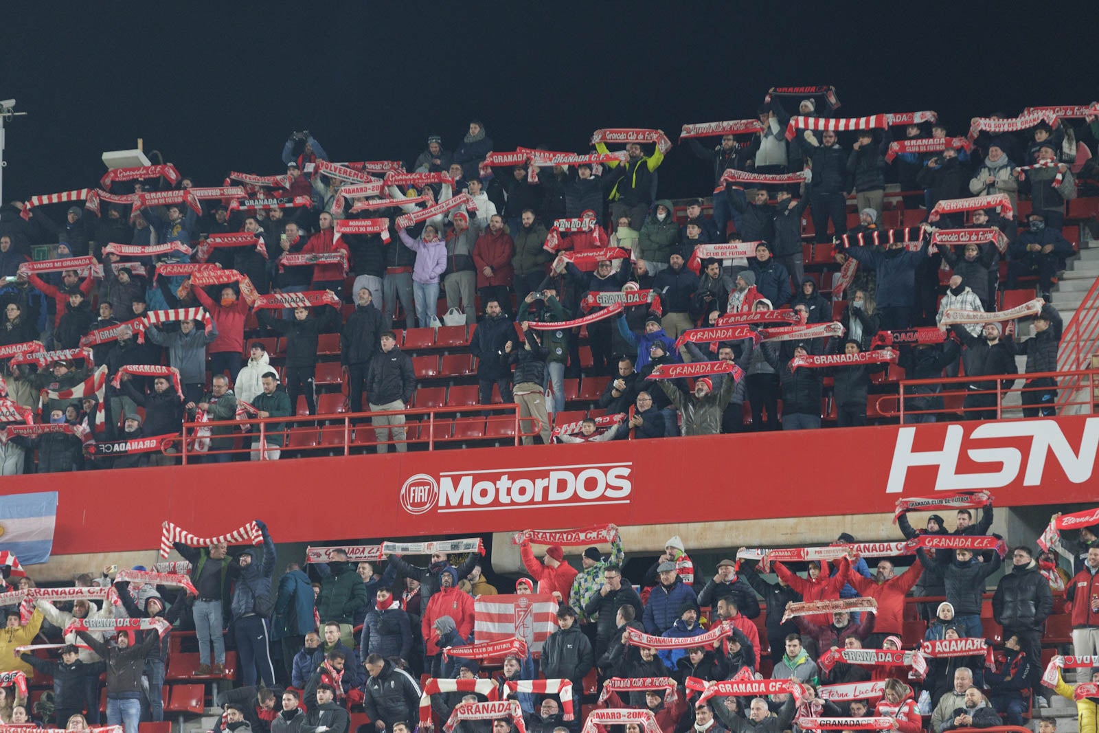 Encuéntrate en la grada en el Granada-Sevilla
