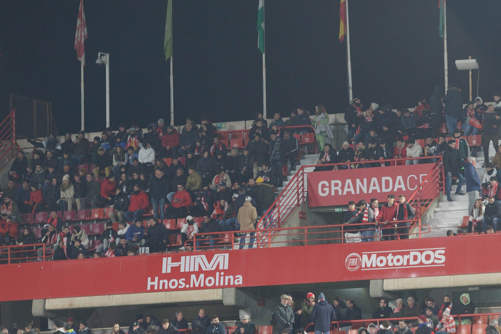Encuéntrate en la grada en el Granada-Sevilla