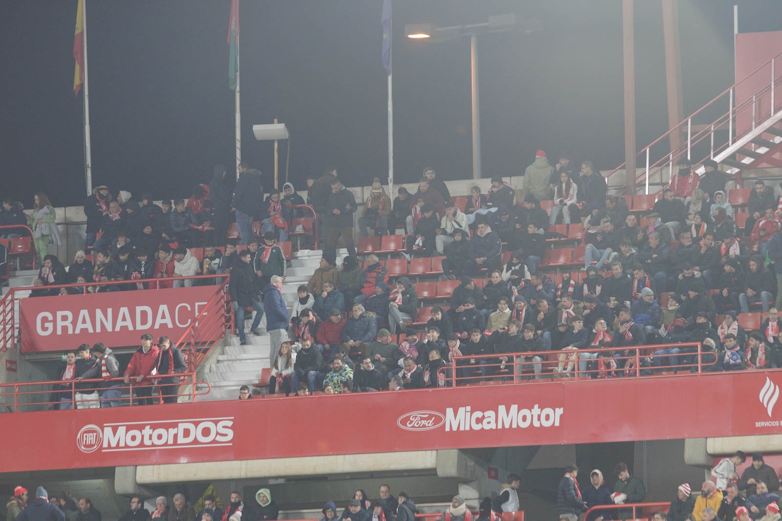 Encuéntrate en la grada en el Granada-Sevilla