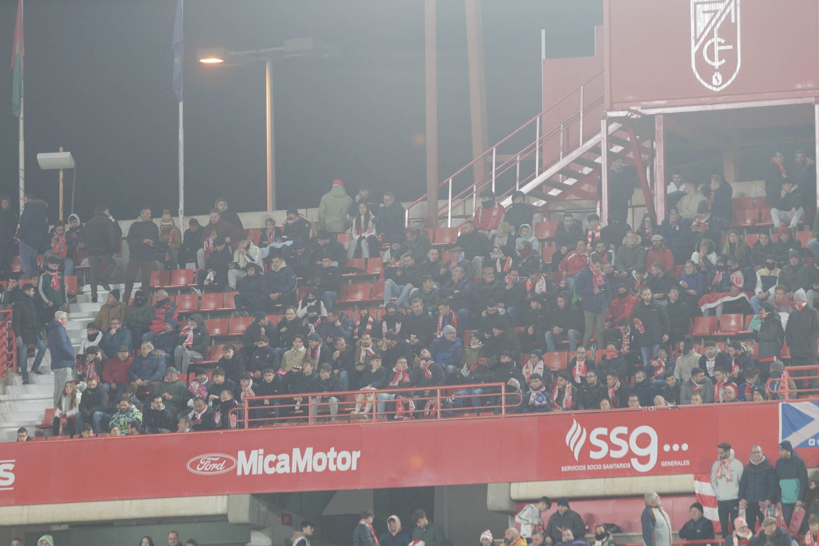 Encuéntrate en la grada en el Granada-Sevilla