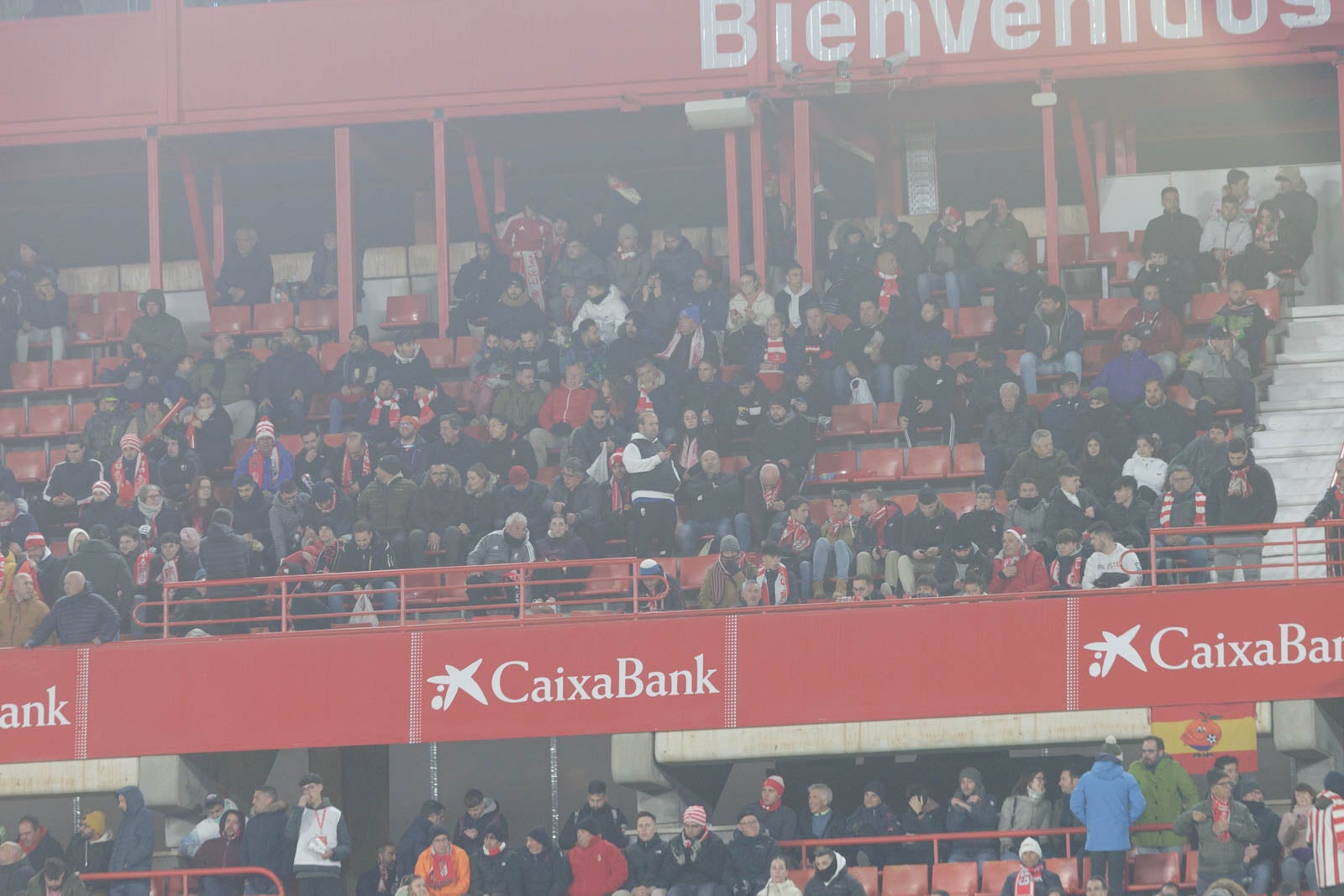 Encuéntrate en la grada en el Granada-Sevilla