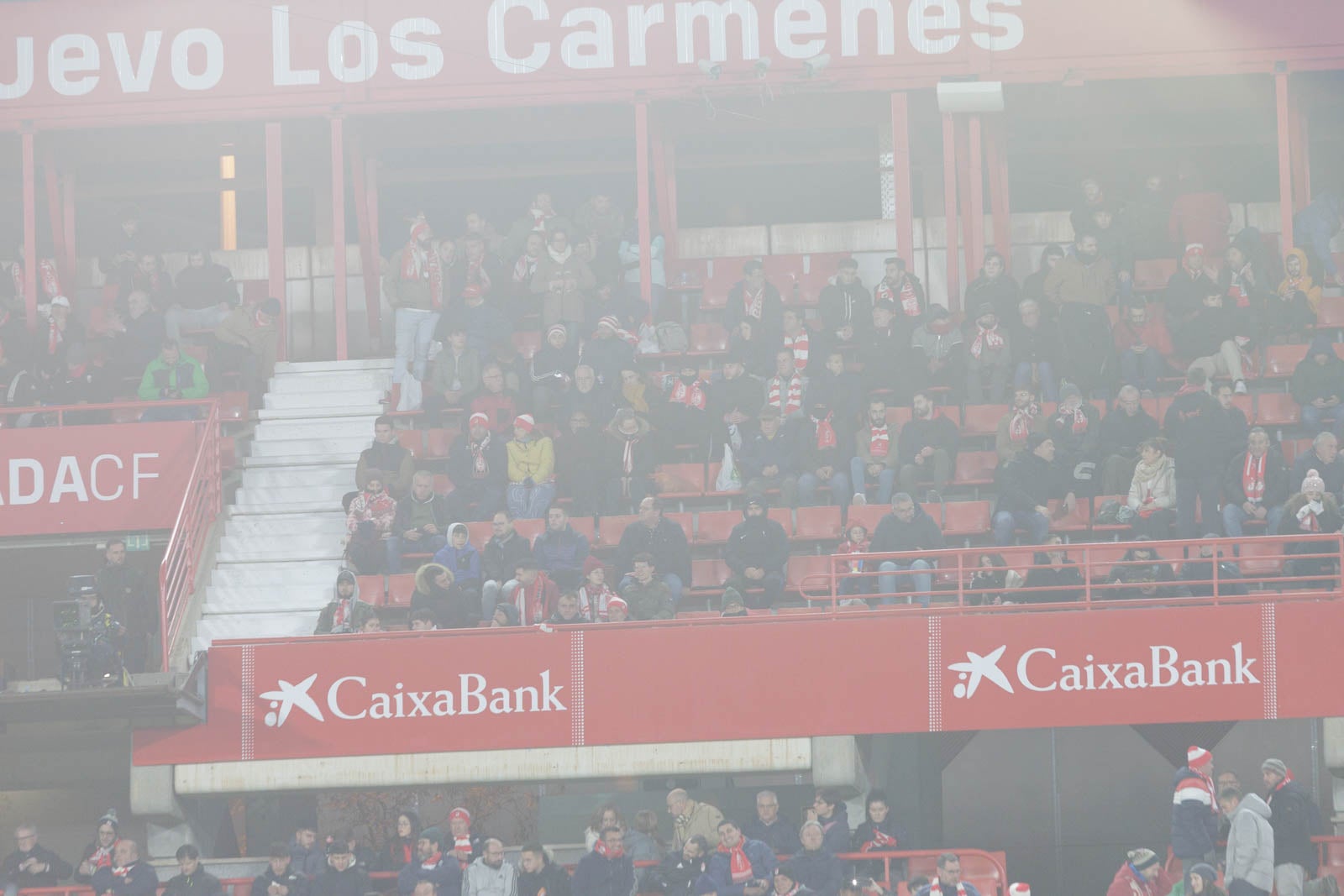 Encuéntrate en la grada en el Granada-Sevilla